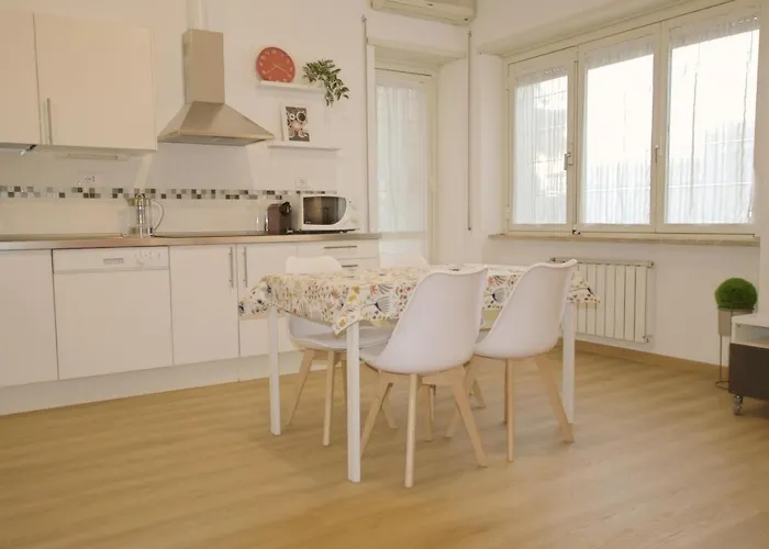 Cornelia Idi Gemelli, Chicca Metro * Řím