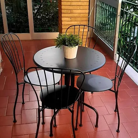 Cornelia Idi Gemelli, Chicca Metro