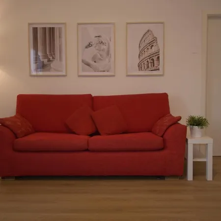 Cornelia Idi Gemelli, Chicca Metro Roma